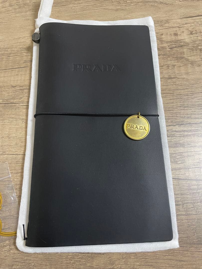 トラベラーズノート　PRADA レギュラーサイズ　BLACK ブラスタグ