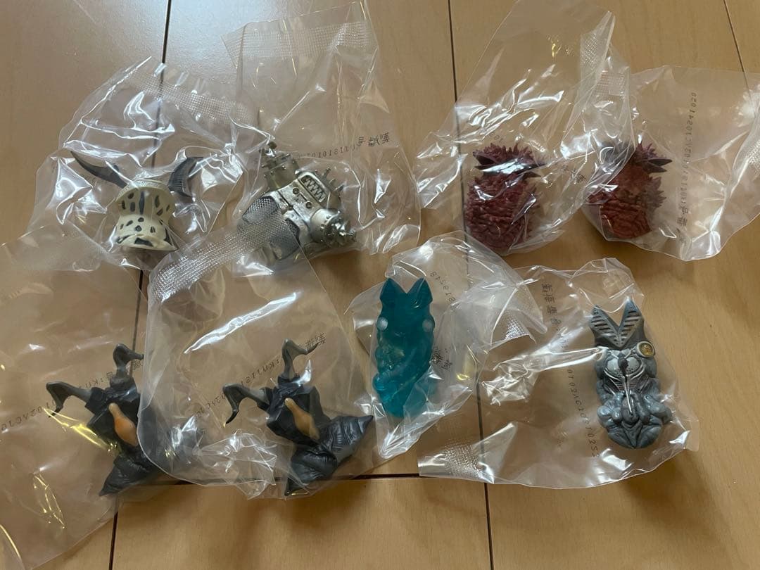 一番くじ　怪獣超大全　ウルトラマンシリーズ　ゴモラ　怪獣頭鑑　バルタン　セット