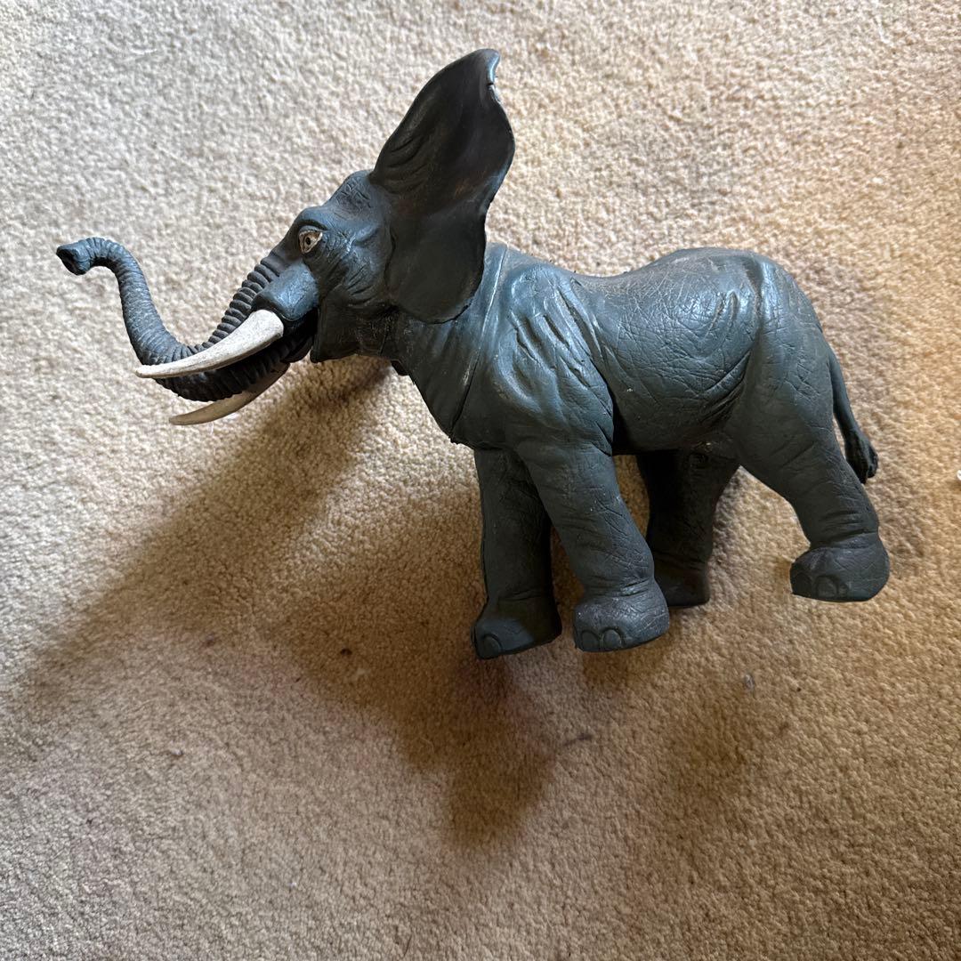 希少　ディズニーゾウ置物　約15cm
