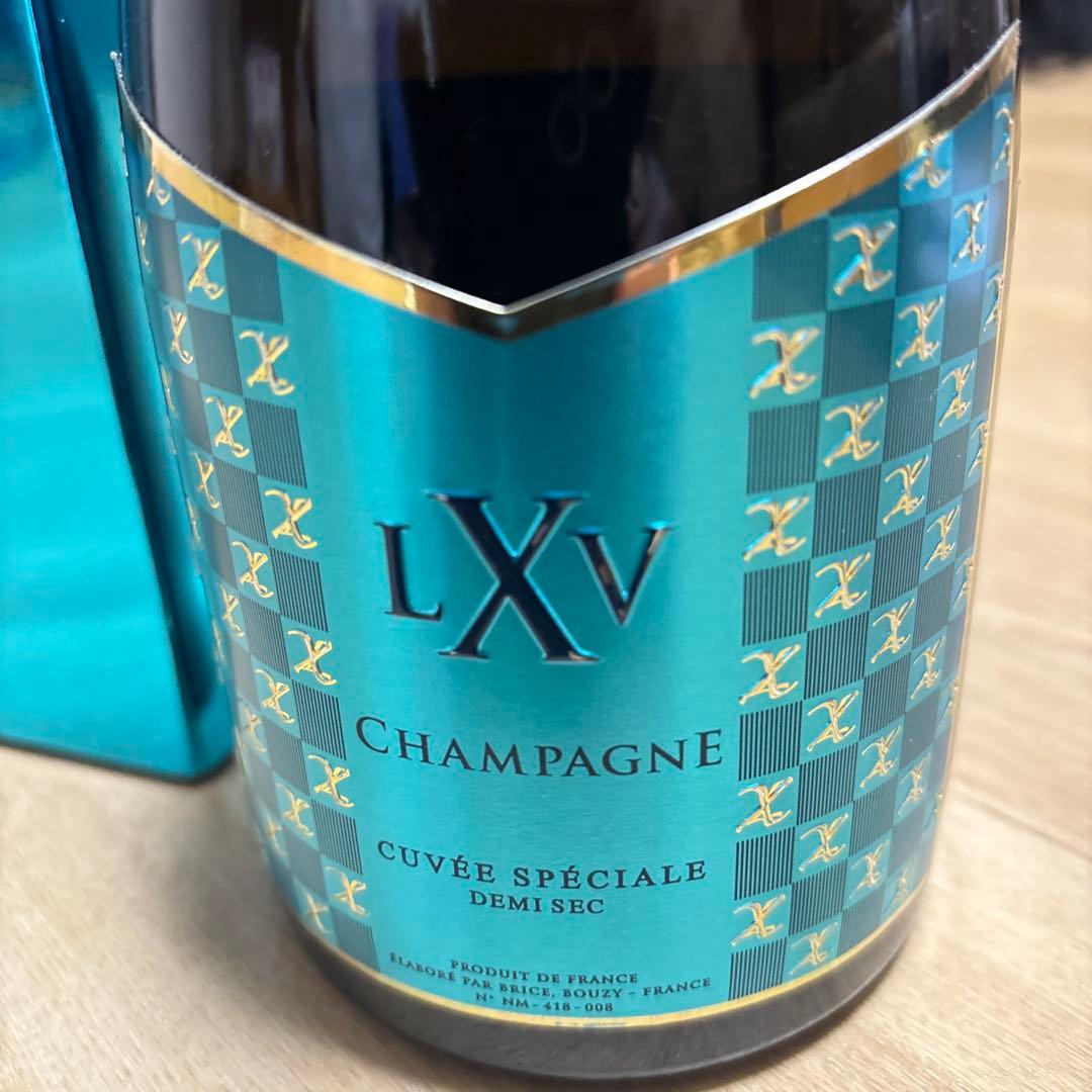 LXIV Champagne Spéciale Demi-Sec 青　ブルー