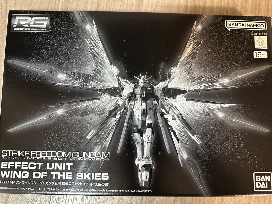 新品 ＲＧ 1/144 ストライクフリーダムガンダム　チタニウム　天空の翼セット