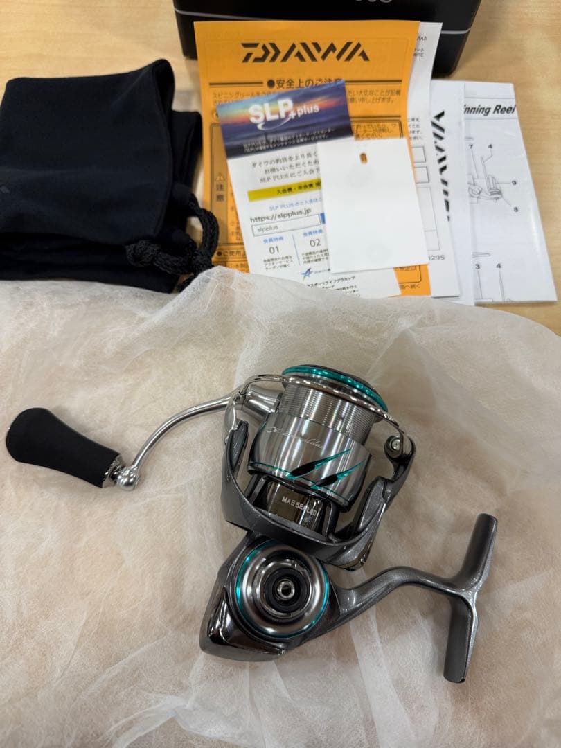 新品　ダイワ スピニングリール 25エメラルダス AIR LT2500S