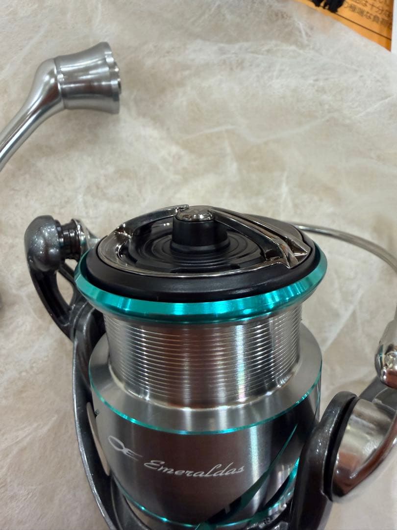 新品　ダイワ スピニングリール 25エメラルダス AIR LT2500S