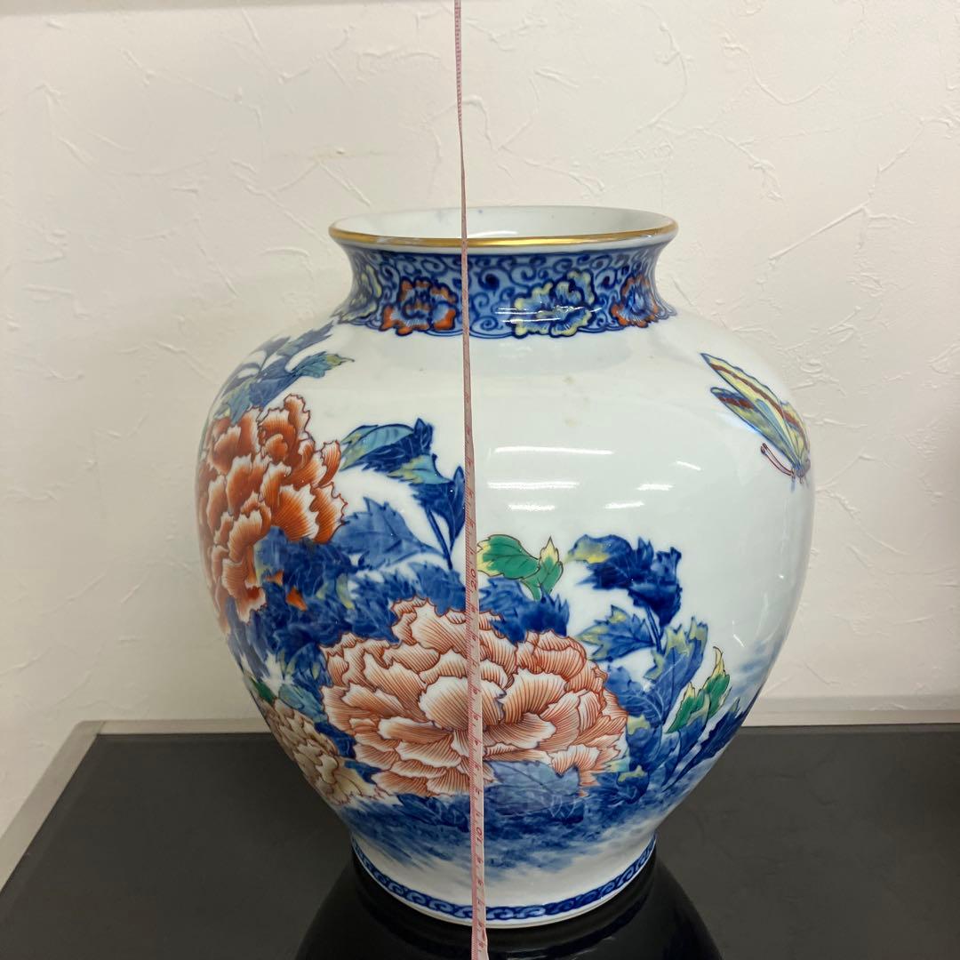 花と蝶の手描き陶器花瓶