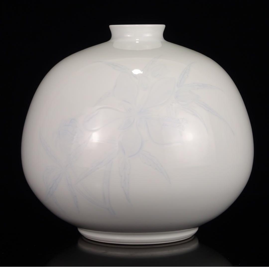 人間国宝　井上萬二　本人作　白磁　染彫　花文　壷　丸壷　花瓶　花器　花入