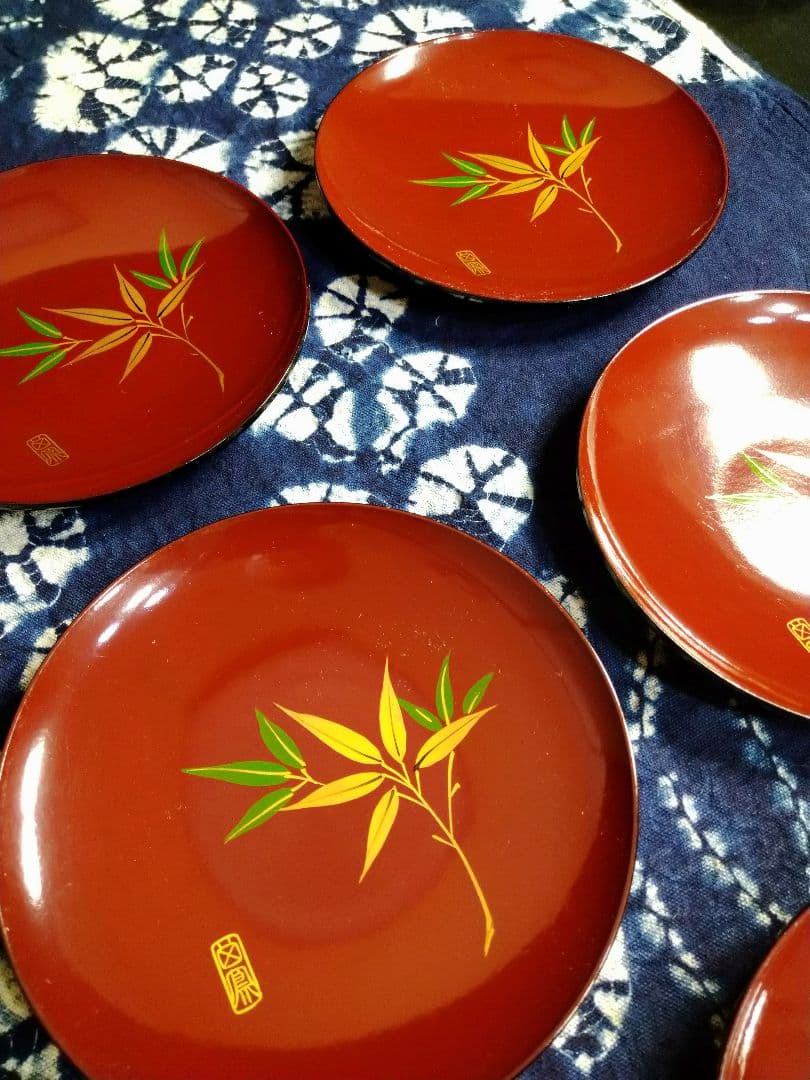 ♣【希少な】超レア５０年前のヴィンテージ品♦【金彩】紅赤笹絵柄 ♦５平皿