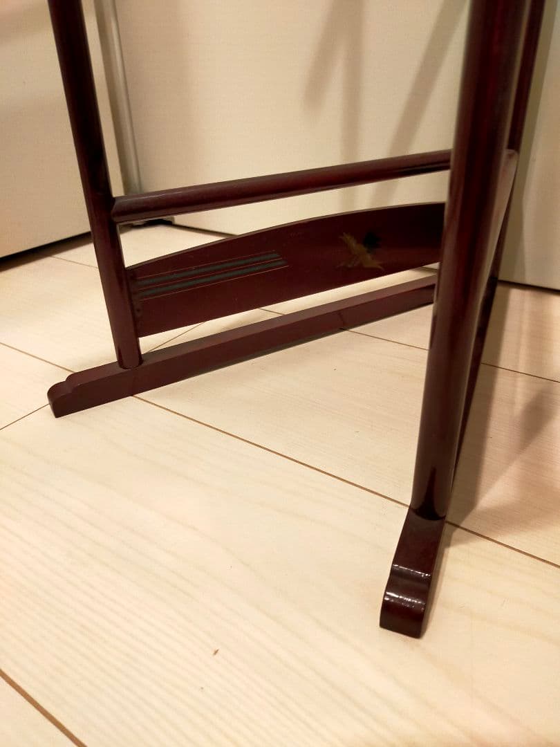 赤茶色の衣桁 ミニサイズ 鶴の絵柄付き