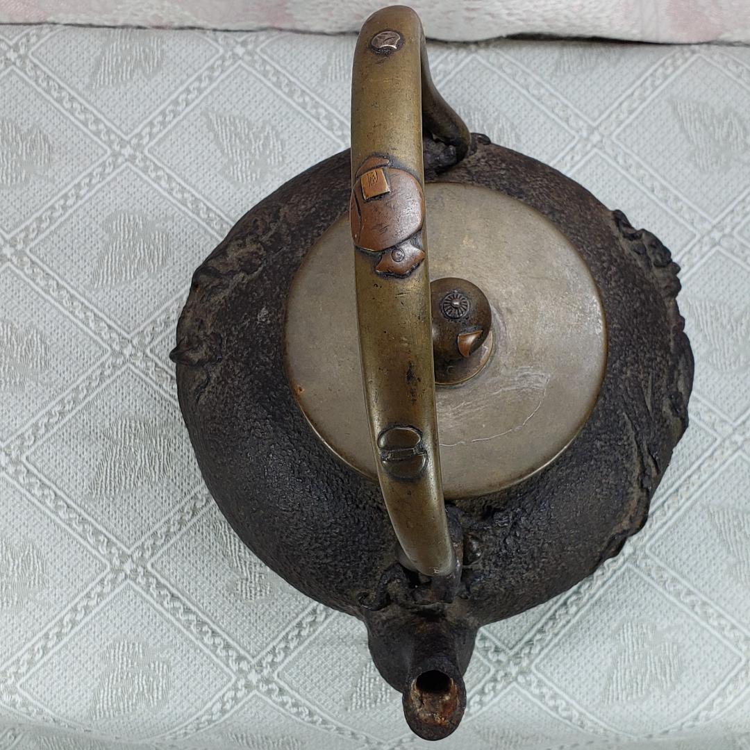 ◆『亀文堂 日本梅泉 岩柳葦蟹図平丸鉄瓶』◆検）龍文堂 金寿堂 安之介 光玉堂