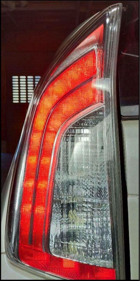 プリウス30 テールランプ 外側左右セット 純正