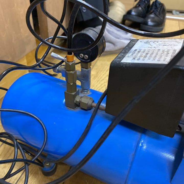 ホルベイン製　エアーブラシコンプレッサー