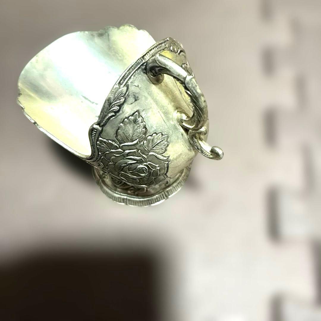 ヴィンテージ シルバープレート シュガー ポットエンボス加工のバラ