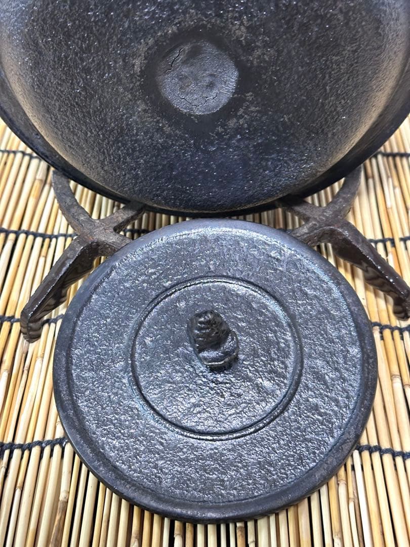 ほぼ未使用品、美品　南部長文堂 コシキ松　南部鉄瓶　南部鉄器　鉄瓶