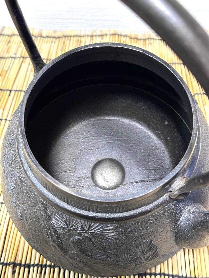 ほぼ未使用品、美品　南部長文堂 コシキ松　南部鉄瓶　南部鉄器　鉄瓶
