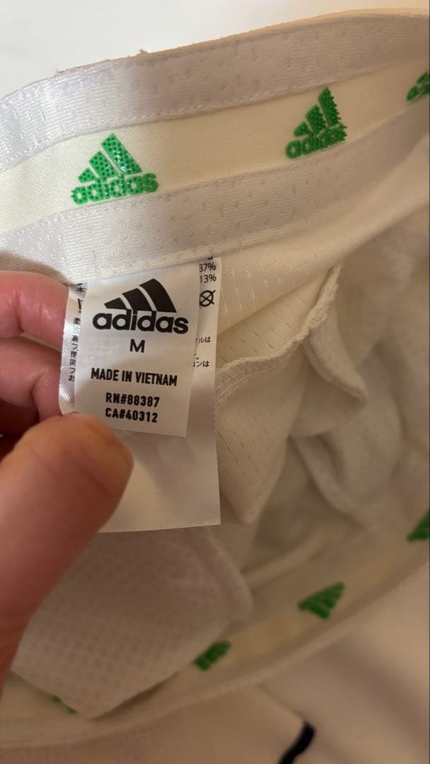 ホワイトメッシュ長袖トップスとスカートセット アディダス ゴルフ