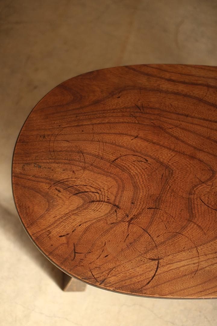 古いオーバル型の小ぶりなテーブル　ちゃぶ台