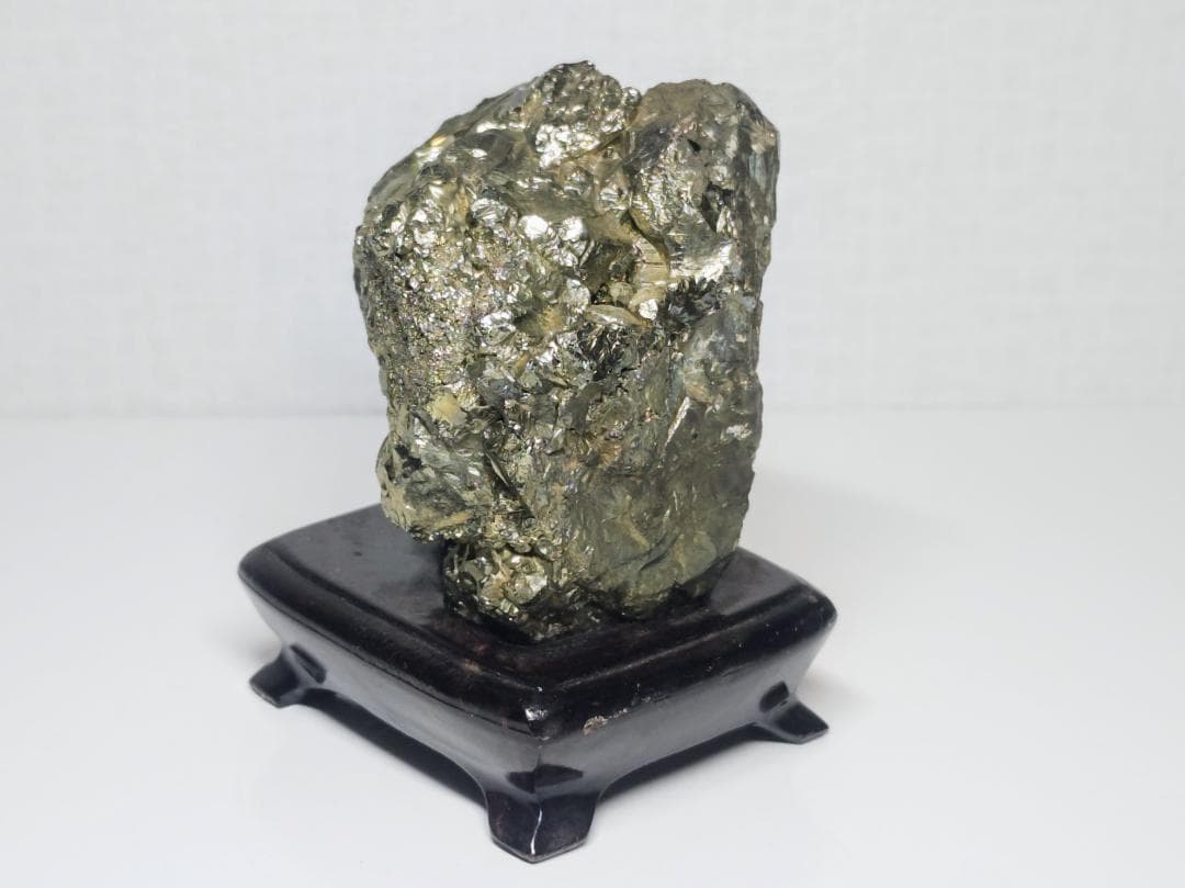 パイライト 700g 黄鉄鉱 原石 鑑賞石 自然石 誕生石 鉱物 鉱石 水石