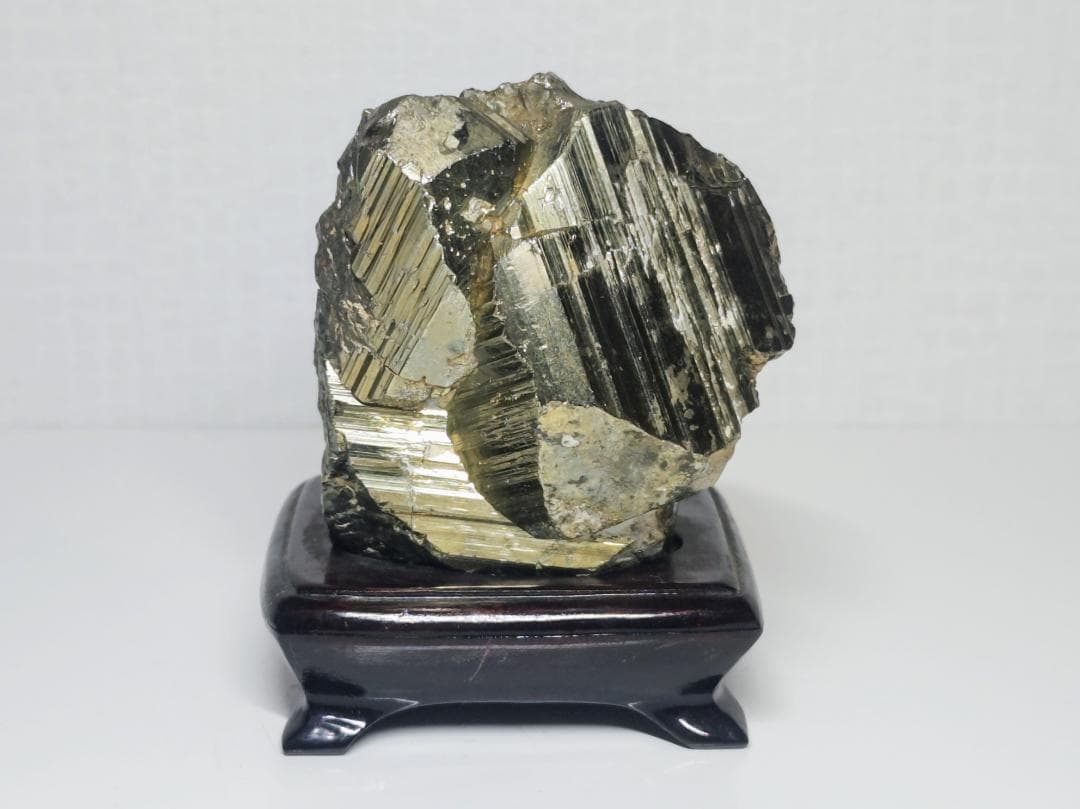 パイライト 700g 黄鉄鉱 原石 鑑賞石 自然石 誕生石 鉱物 鉱石 水石