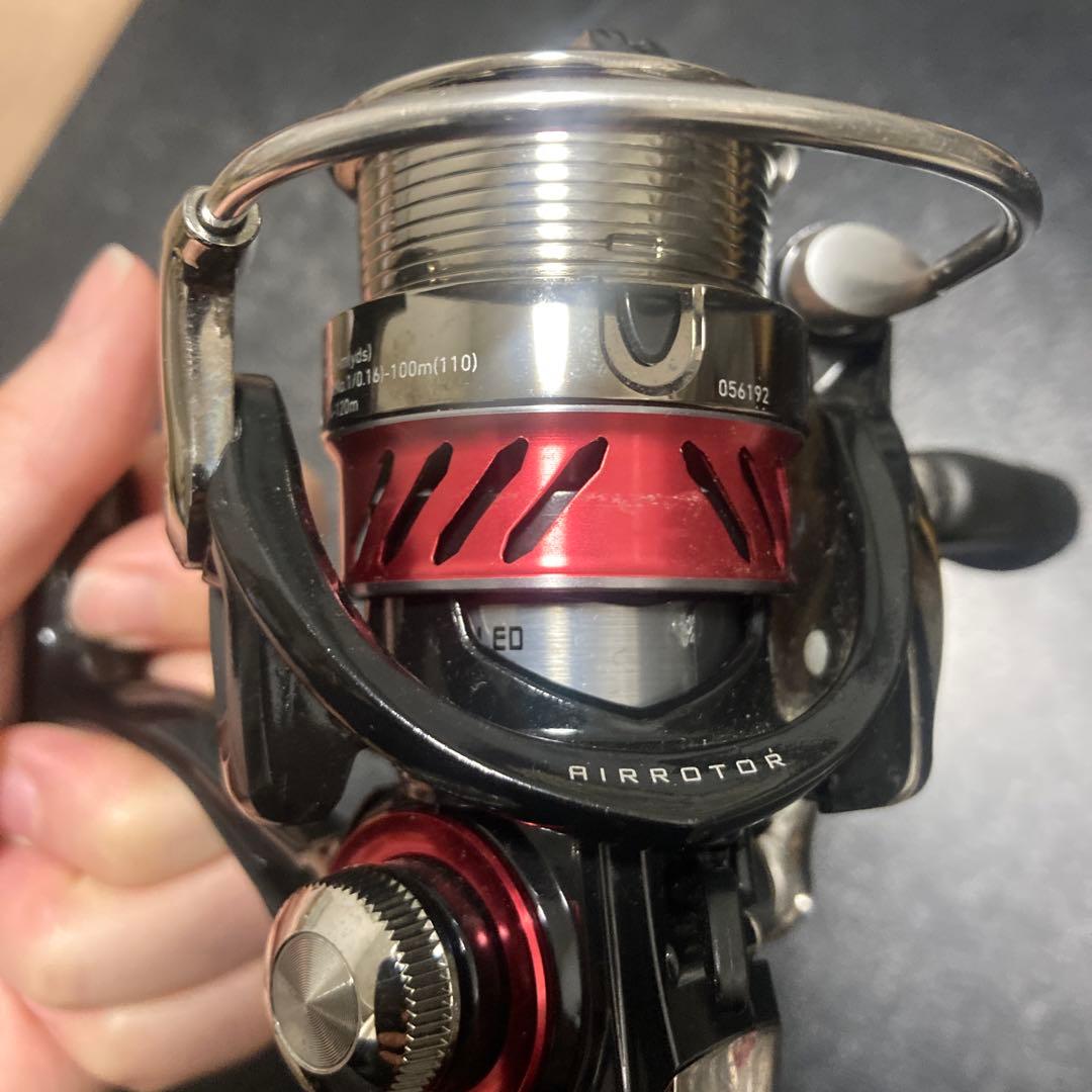 月下美人　ダイワ　MX 2004 スピニングリール 黒/赤