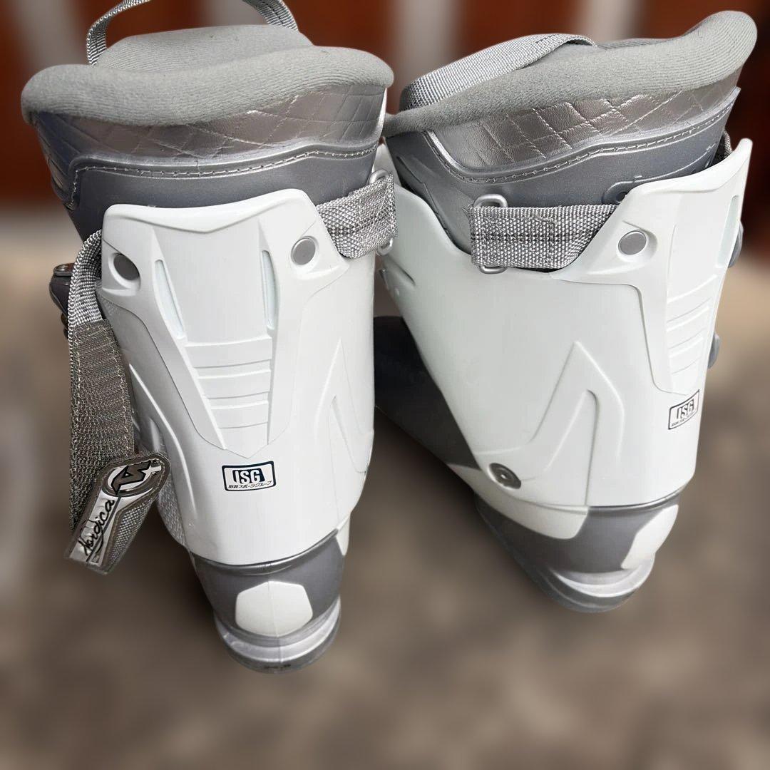 【一度のみ使用】Nordica スキーブーツ ホワイト/シルバー