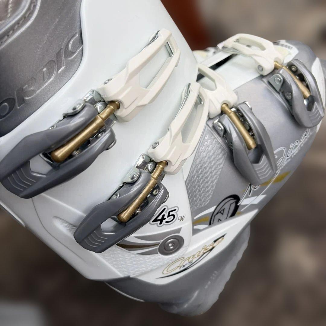 【一度のみ使用】Nordica スキーブーツ ホワイト/シルバー