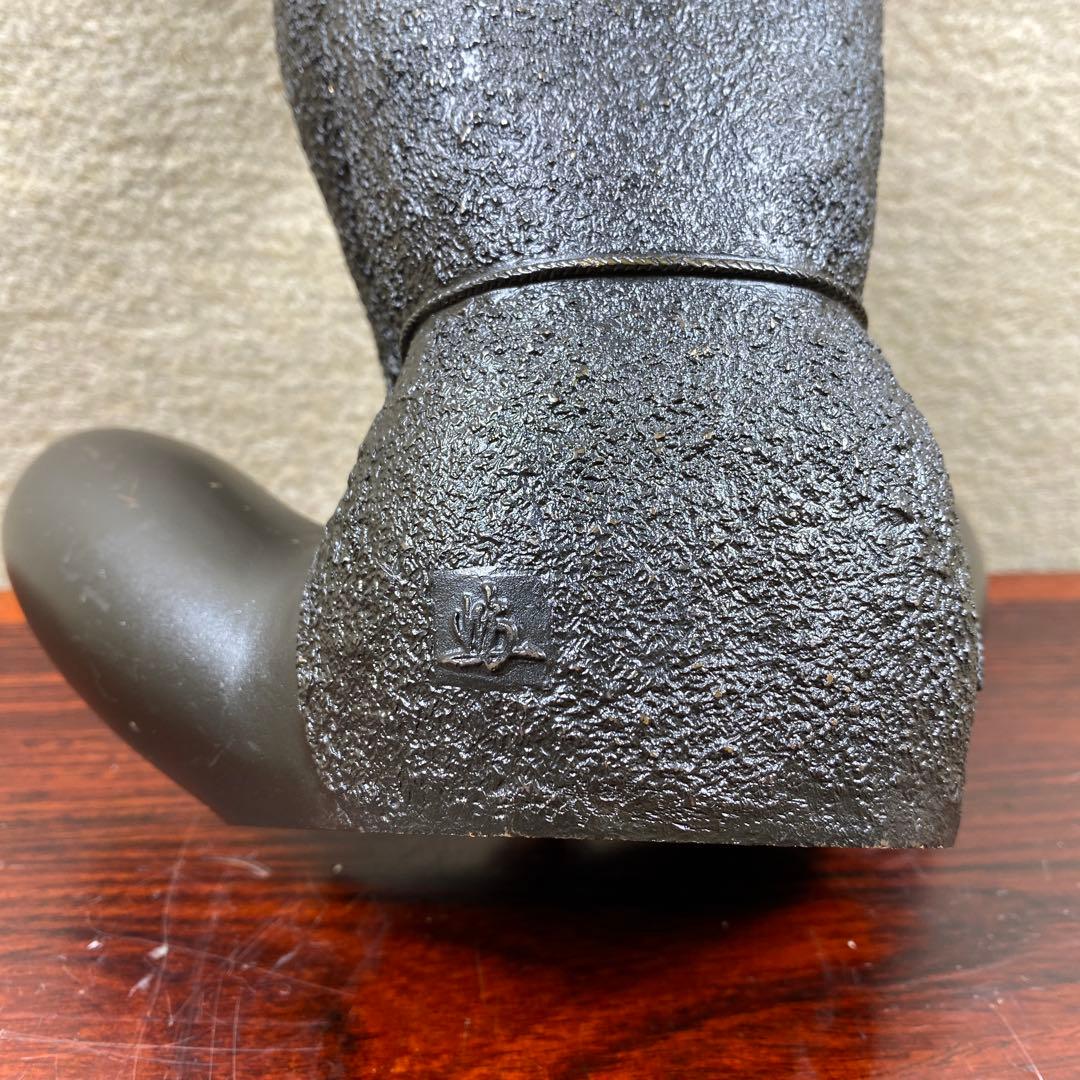 高岡銅器 彫刻家 板保次 (号 清峯）『おすまし』ブロンズ像