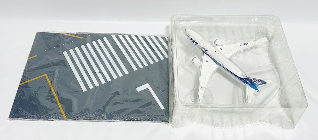 全日空商事 1/200 ANA B787-8 滑走路パネル付き NH20055