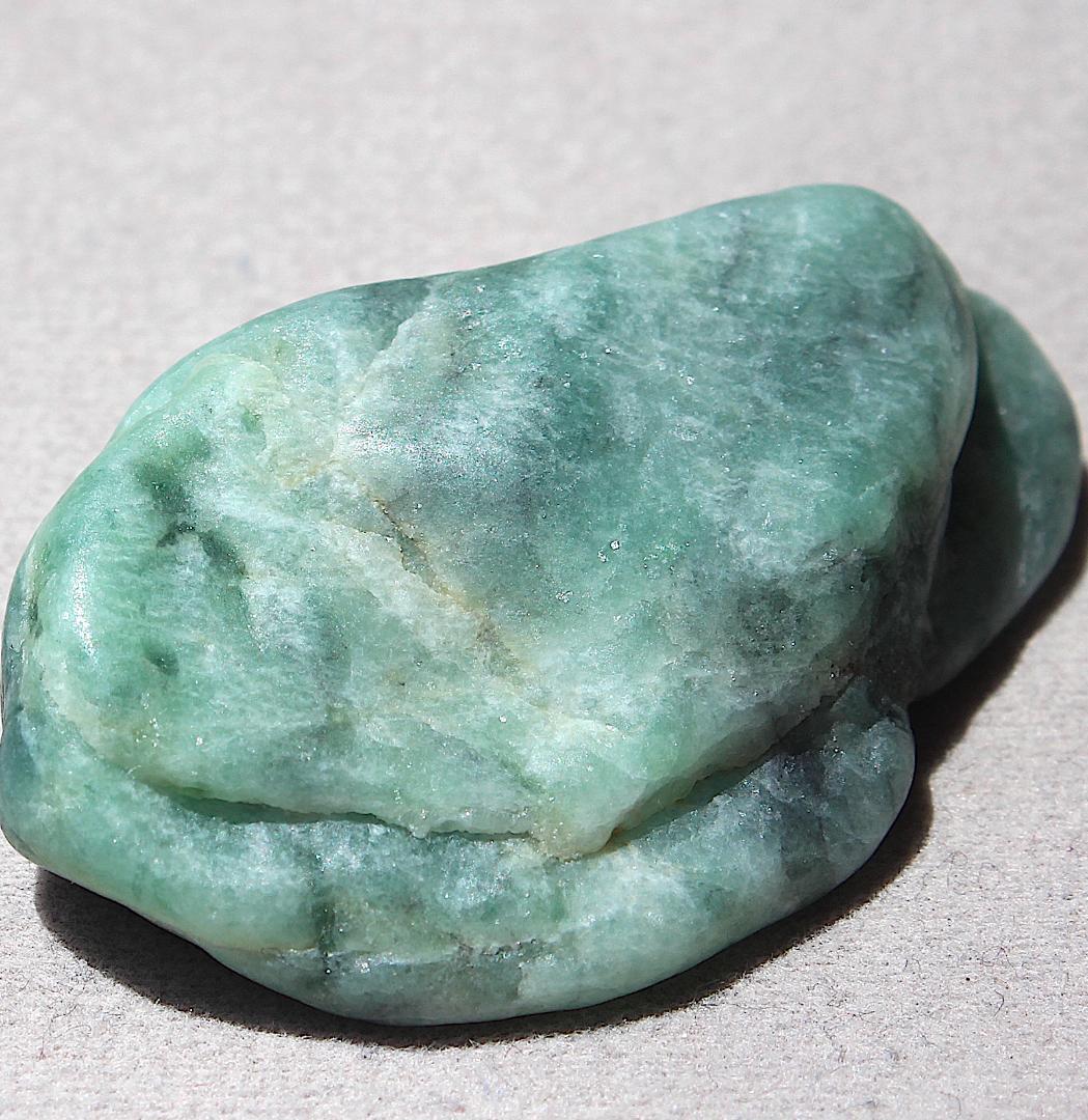 ［極上の海中翡翠］高透過 糸魚川翡翠 海石 原石 25.4g