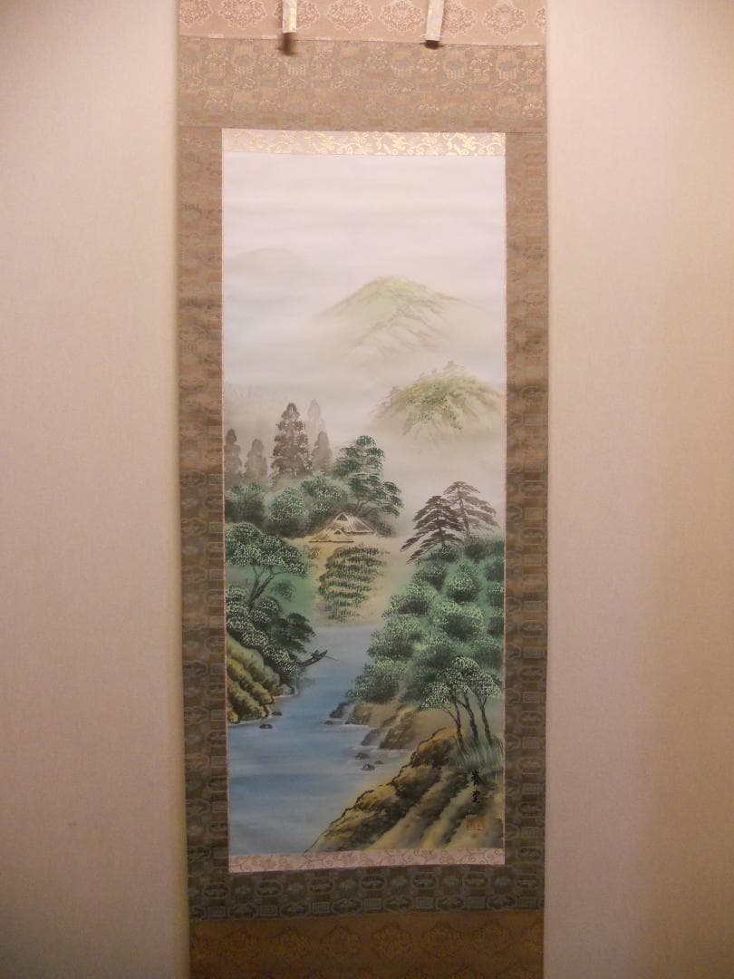 掛け軸 春堂 彩色山水 絹本 希少 軸装 茶道具 掛軸 美品 です。