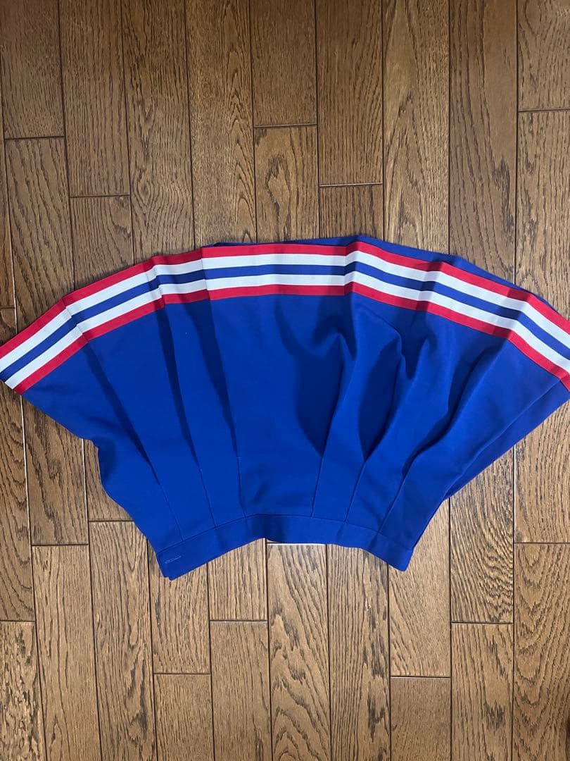 高校チアリーディングウェアセット（青・白・赤）