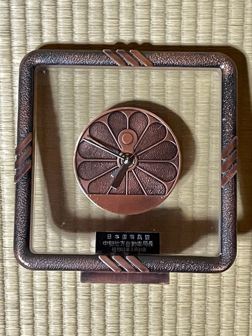 国鉄時代の記念品！ ツバメマーク入りの灰皿と、時計の置物の２セットです！