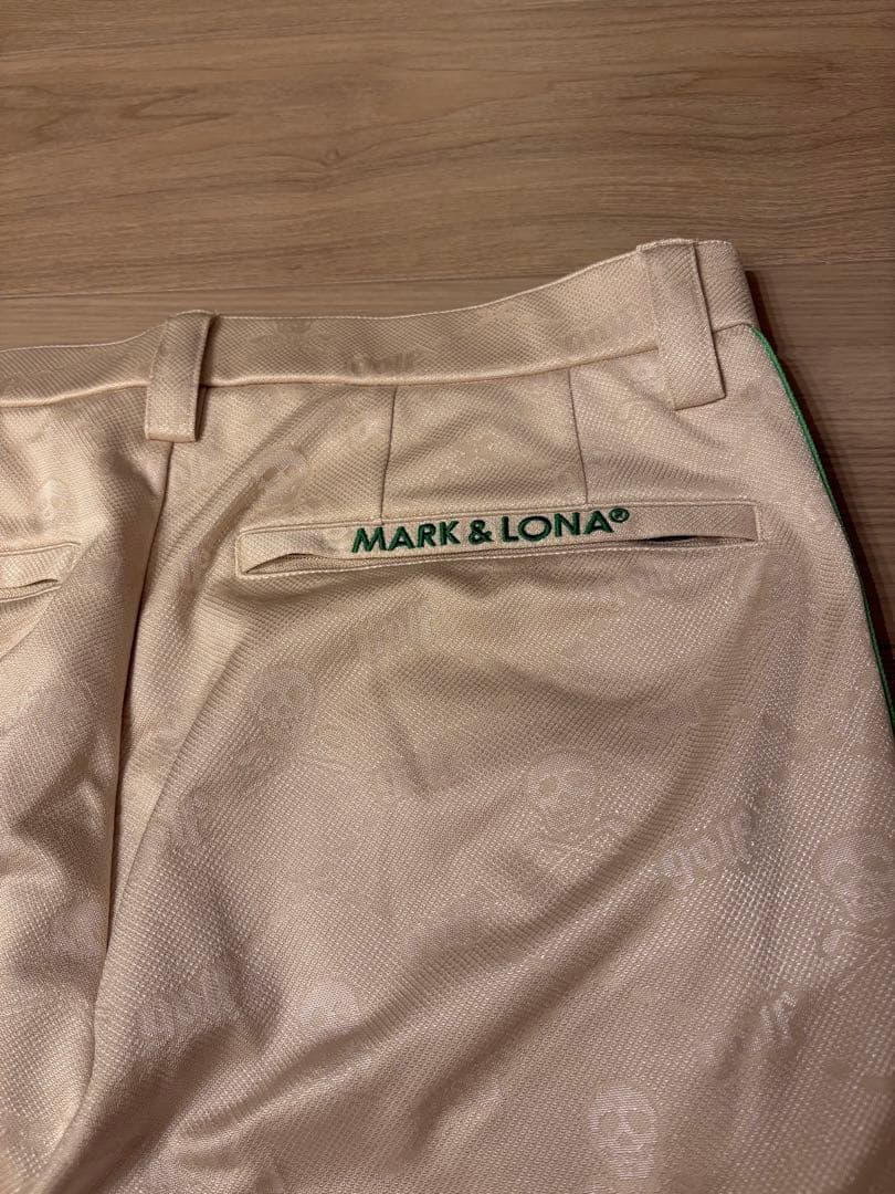 MARK&LONA 刺繍ロゴ ベージュパンツ