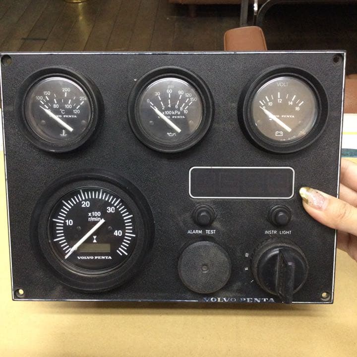 ボルボ　計基盤