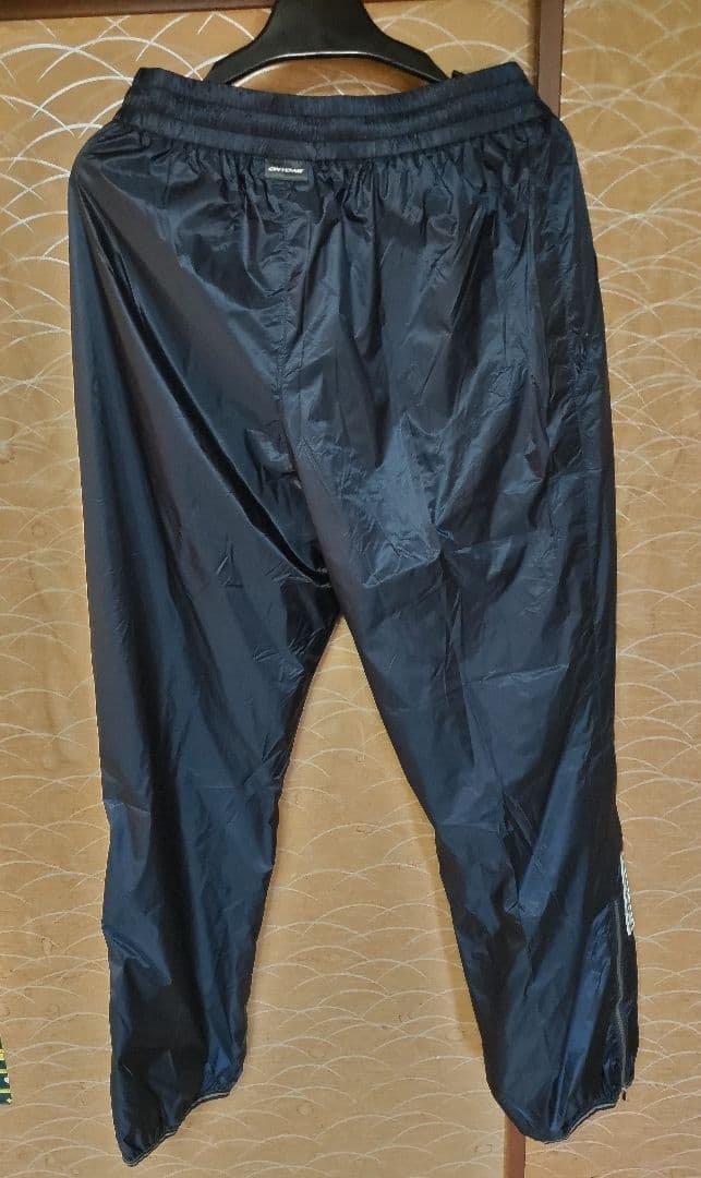 新品タグ付き保管品 ONYONE SAROMON TEAM ウインドブレーカー