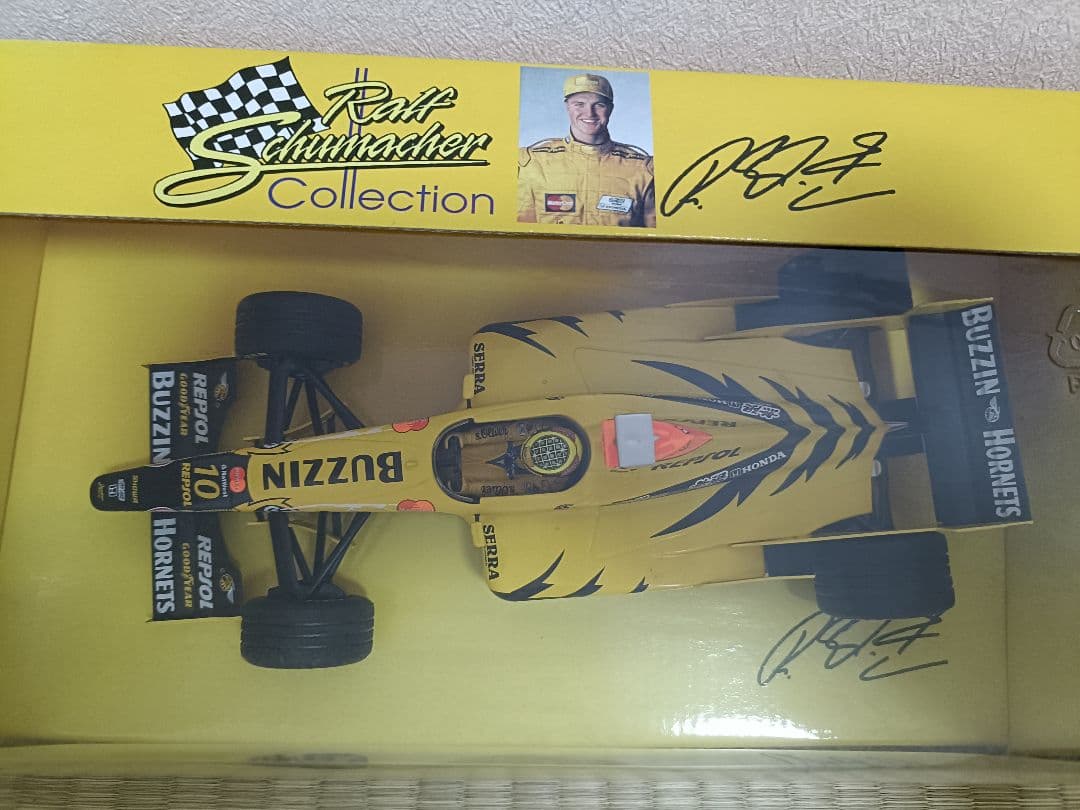 F1　Buzzin' Hornets 1:18 ミニカー