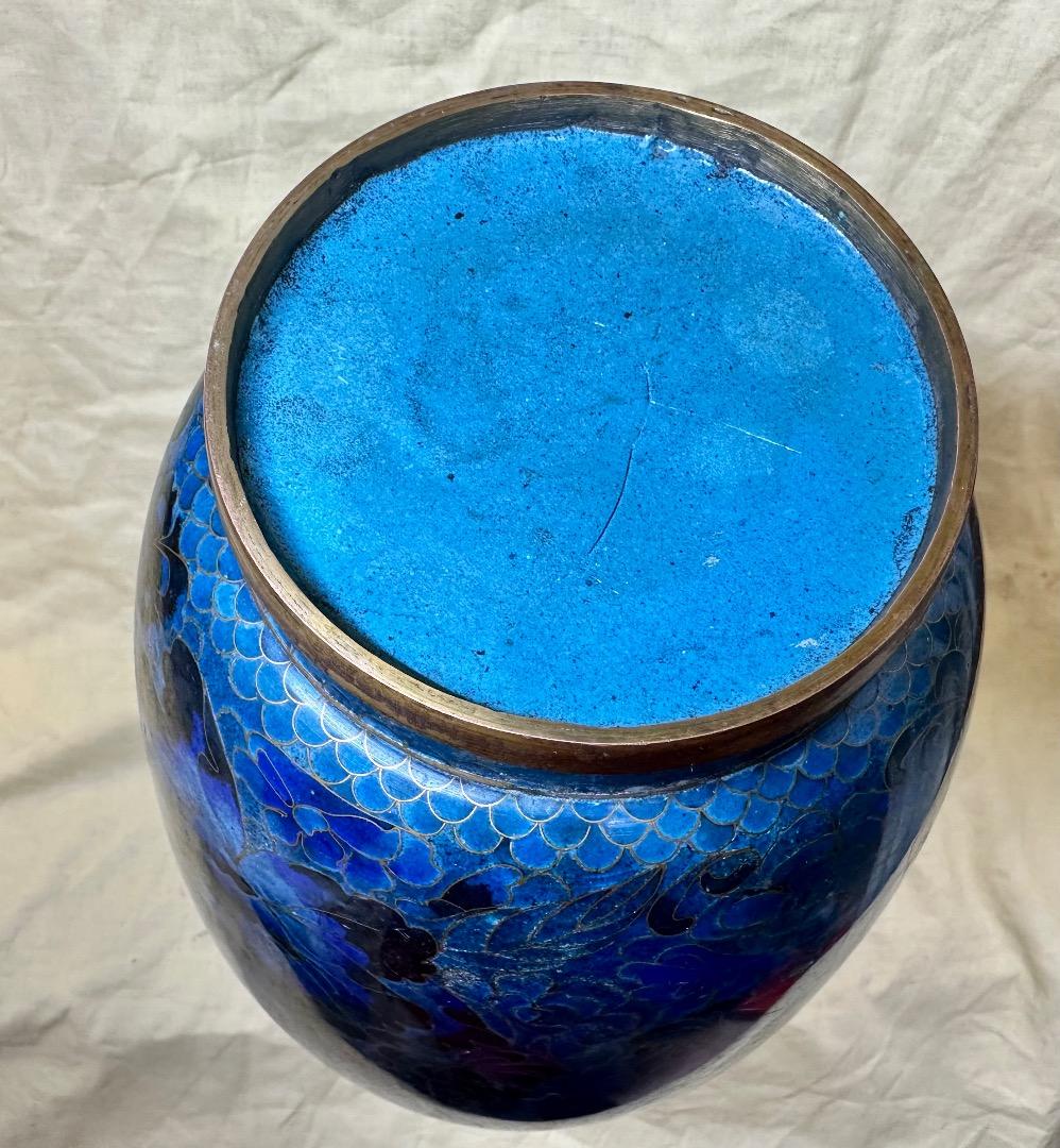 中国美術　七宝焼　 景泰藍大花瓶・細工菊花柄・台座付き