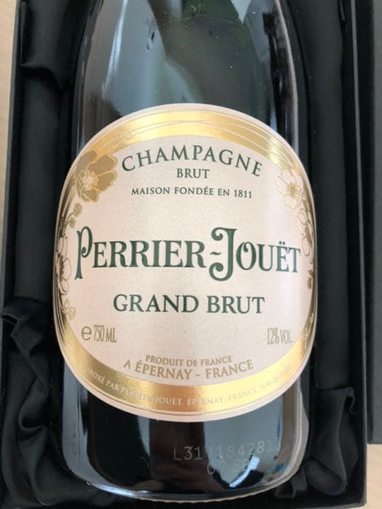 CHANEL箱入りperrierjouet