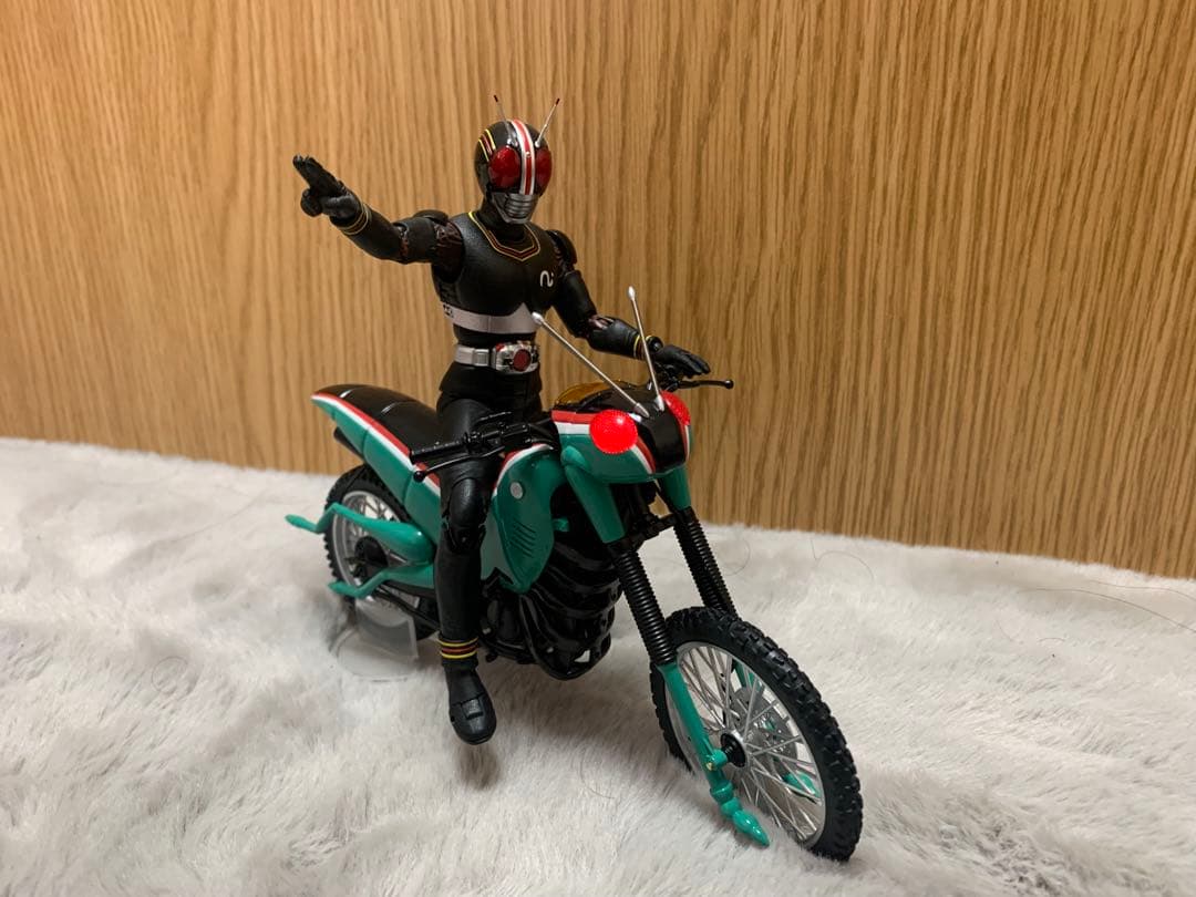 【未開封】フィギュアーツ真骨彫と組合せ可！仮面ライダーブラックバトルホッパー模型