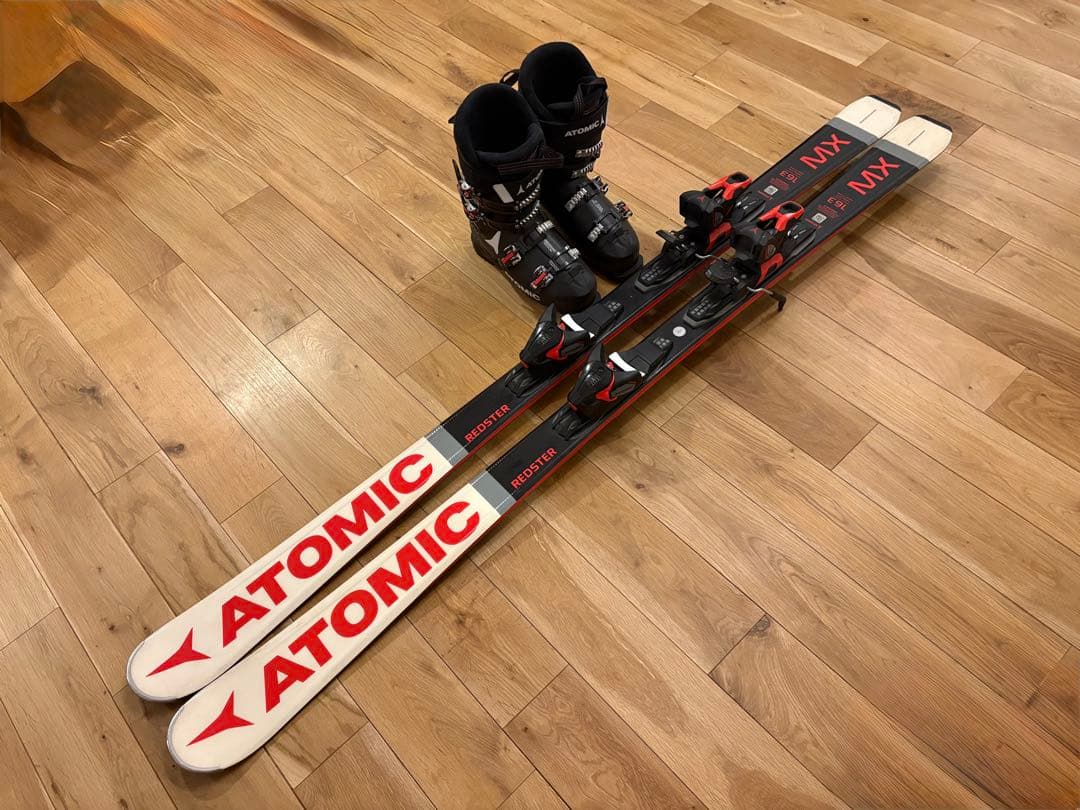 【送料込】ATOMIC スキー板とATOMIC ブーツのセット。