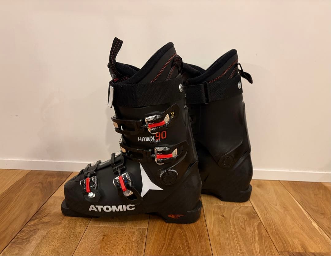 【送料込】ATOMIC スキー板とATOMIC ブーツのセット。