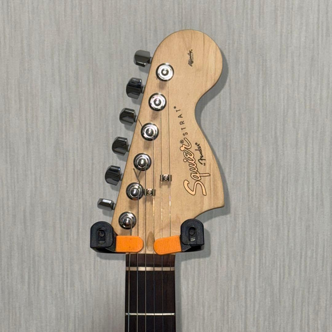 h*4様 Squier Affinity Stratocaster 色:バーガン