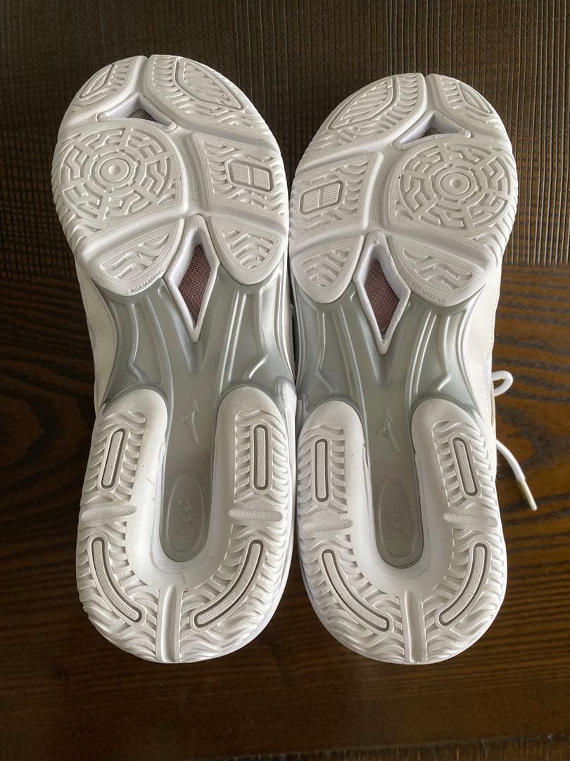 Mizuno ホワイト ハイカット トレーニングシューズ２４.5cm