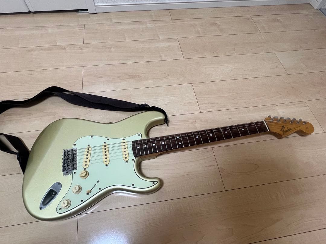 Fender Japan Stratocaster ゴールド