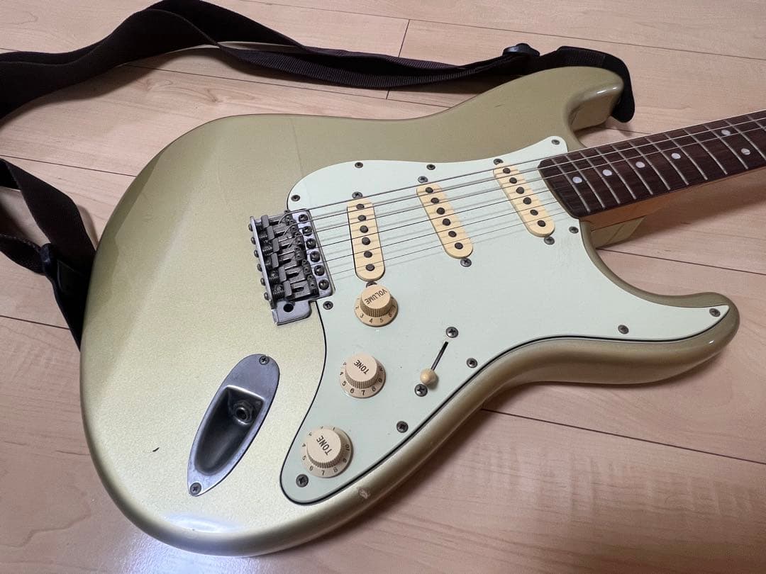 Fender Japan Stratocaster ゴールド