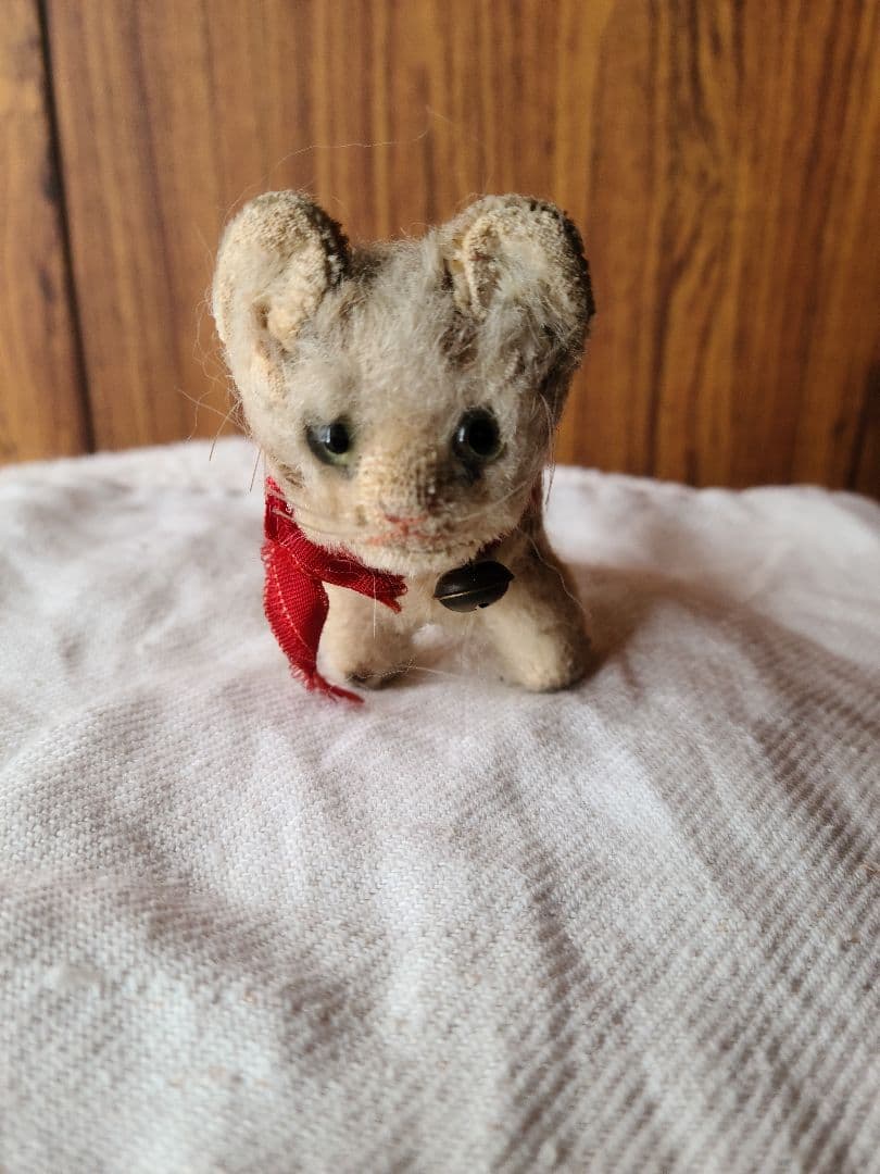 アンティークシュタイフ　小さな猫のぬいぐるみ