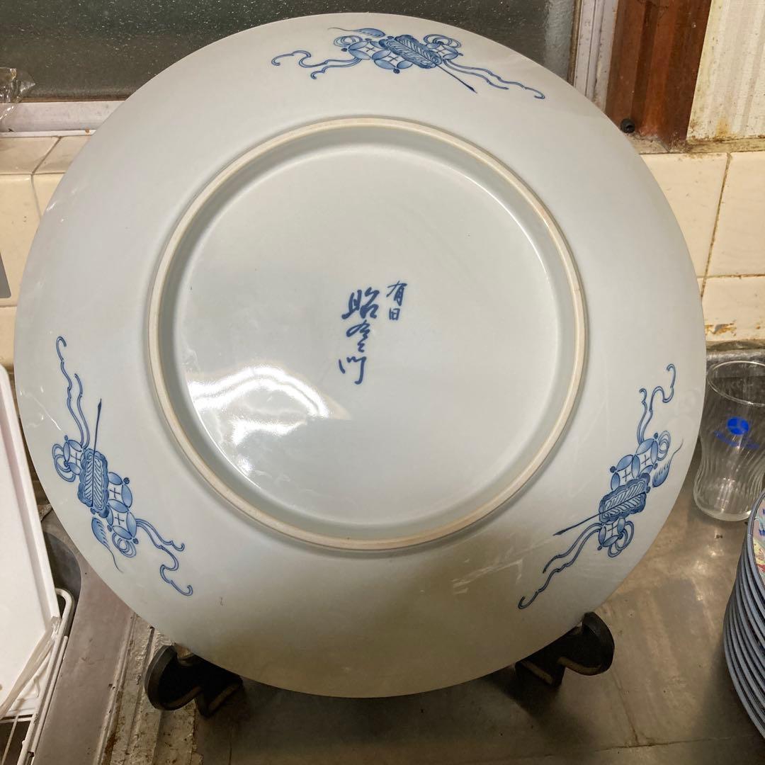 青い孔雀と松の陶器皿　有田焼　大皿