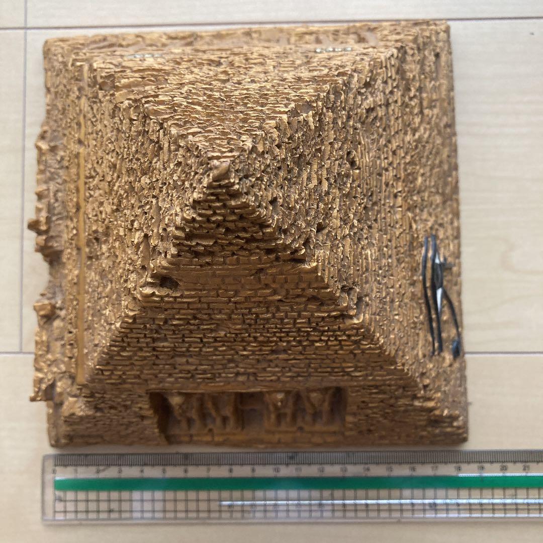 ピラミッド型置物（小物入れ）重量1・3キログラム