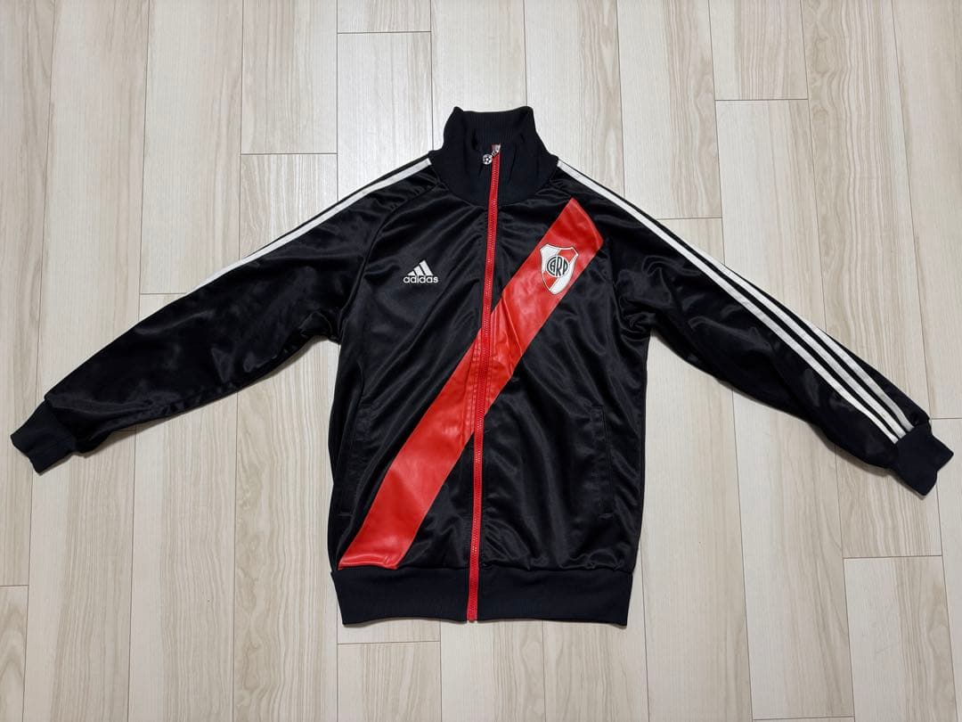 リバープレートadidas トレーニングジャケット ブラック/レッド