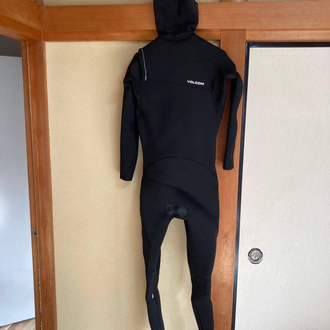 VOLCOM フード付き ブラック フルスーツ