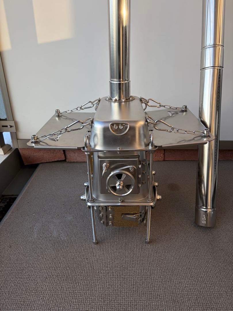 クラファンで1443%達成したFOCUS UNCLE 社 ステンレス製薪ストーブ