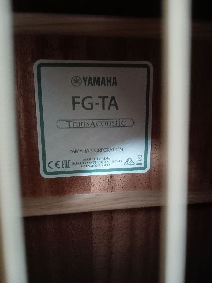 ヤマハ　トランスアコギ、FG-TA とケース、手渡しならスタンドも！
